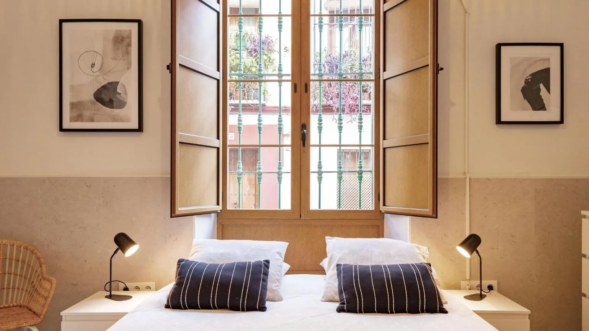 Modern Spacious Apartment Central Of Seville contacts