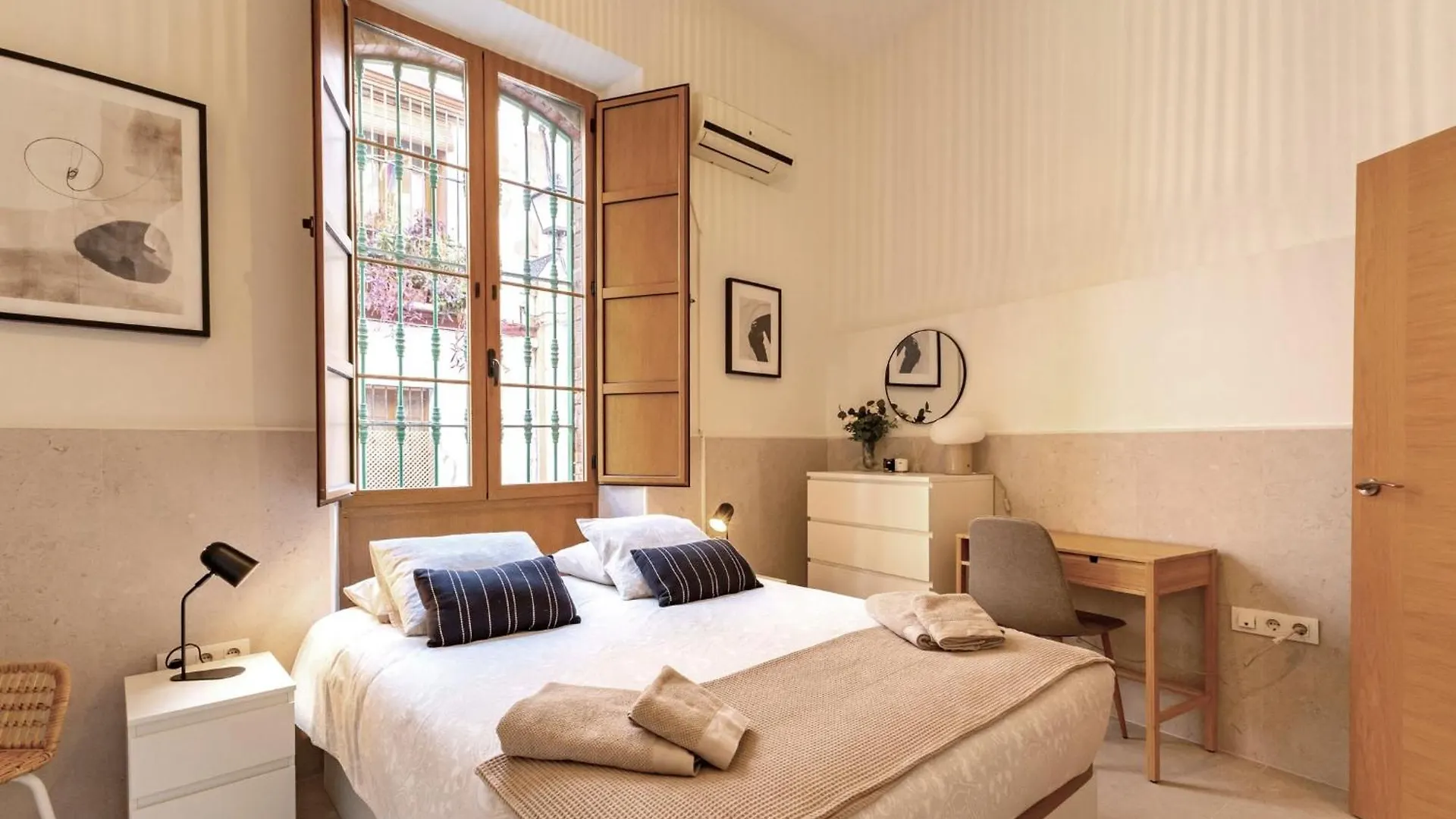 Modern Spacious Apartment Central Of Seville Spain